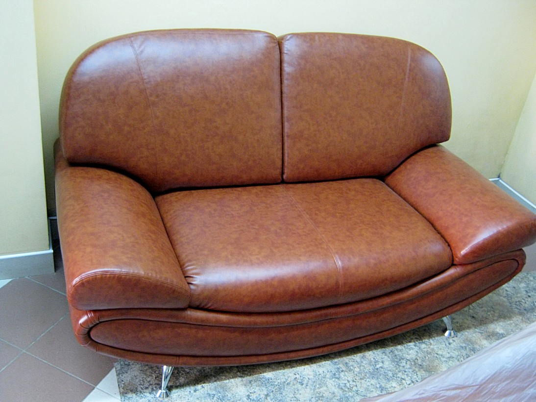 Перетяжка итальянской мебели.Работа 2005 г.